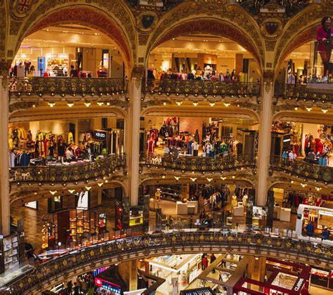 famous shopping streets in paris.